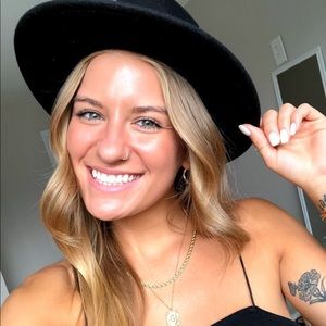 Meet your Posher, Dana